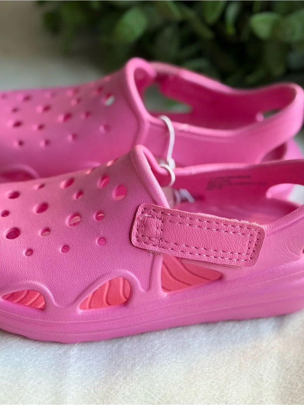 Cat & Jack Bright Pink Kids Slip-On Clog Sandals
